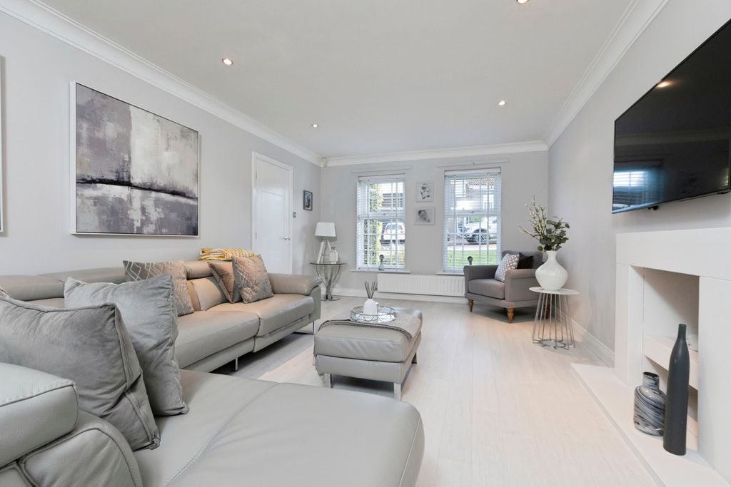 Property photo 2 of 26 Living Room