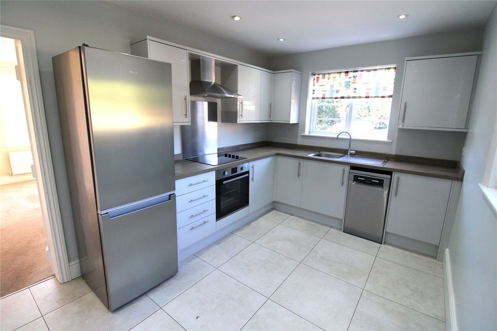Property photo 2 of 15 Picture No. 11