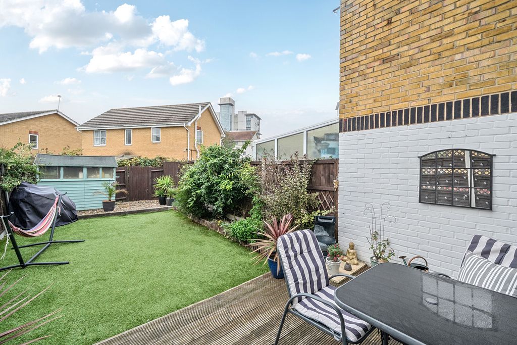 Property photo 2 of 22 Garden