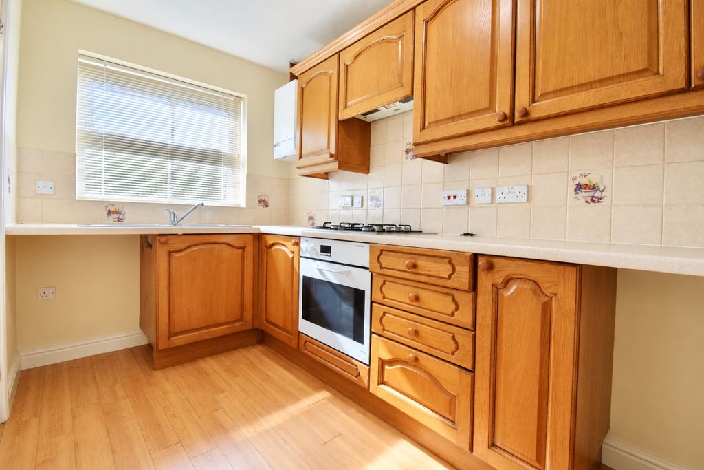Property photo 3 of 7 Kitchen
