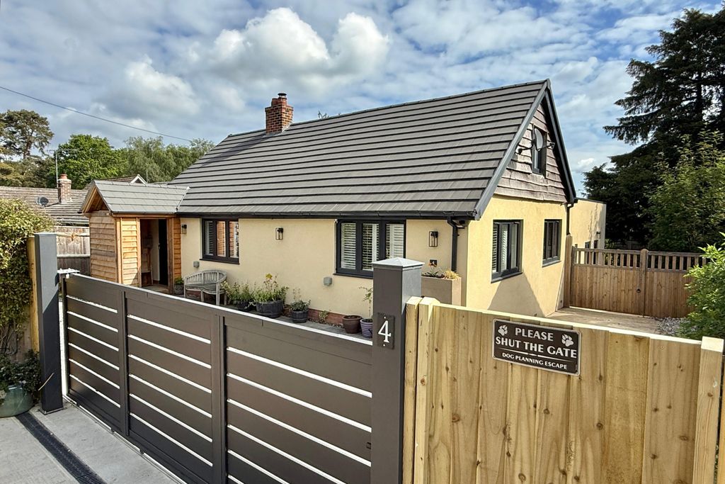 Property photo 1 of 27 4 Bed Chalet Home