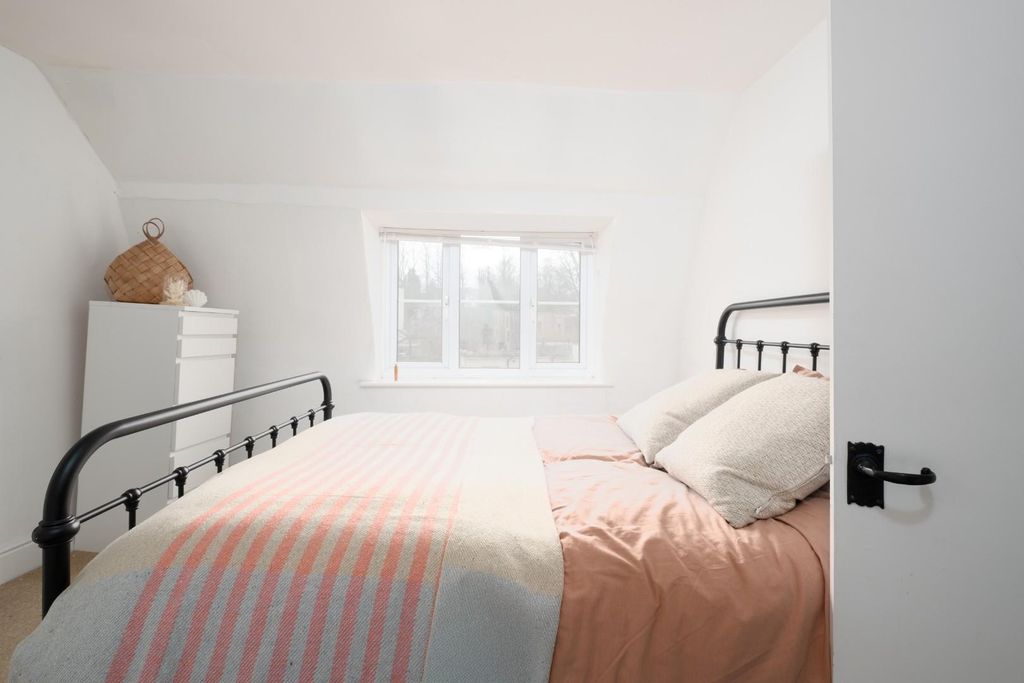 Property photo 1 of 20 Flat 4, 5 Berkeley Crescent, Bs8--2.Jpg