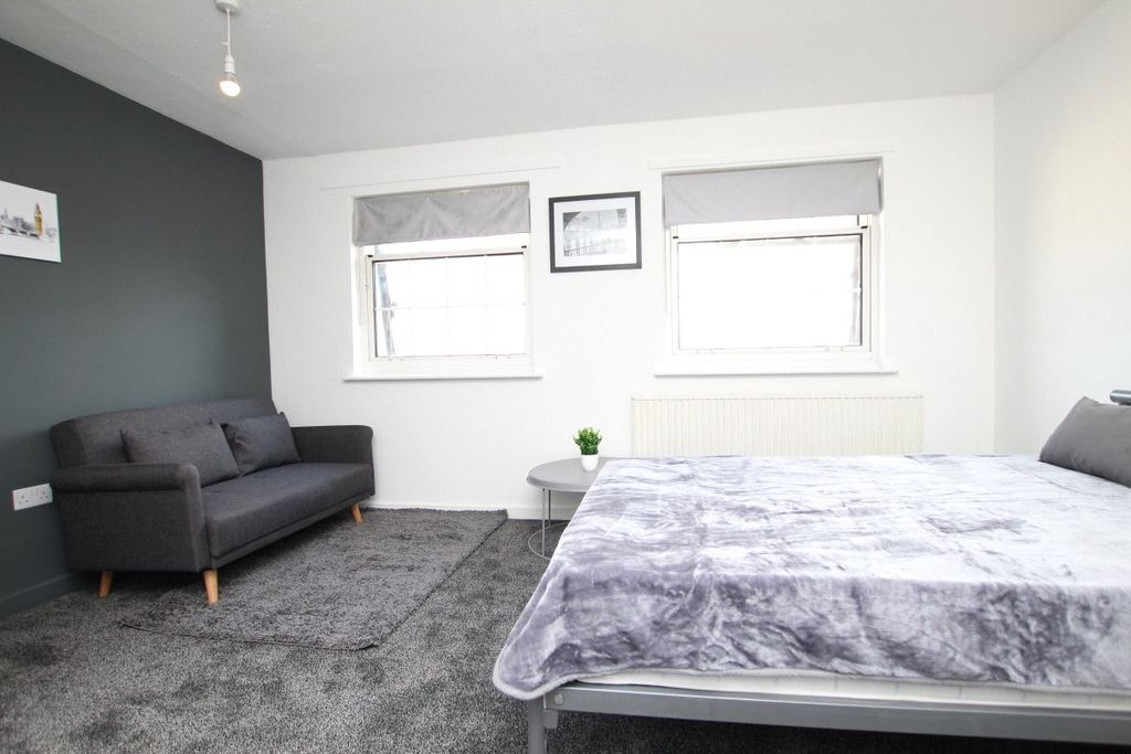 Property photo 2 of 12 Picture No. 20