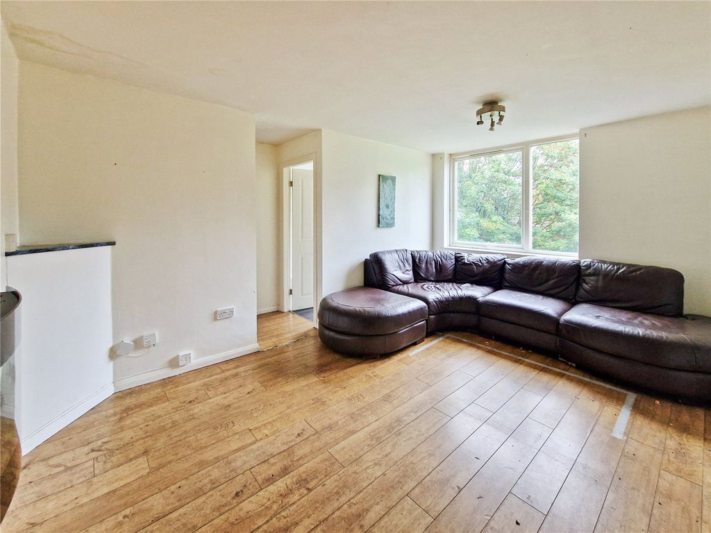 Property photo 2 of 8 Picture No. 13