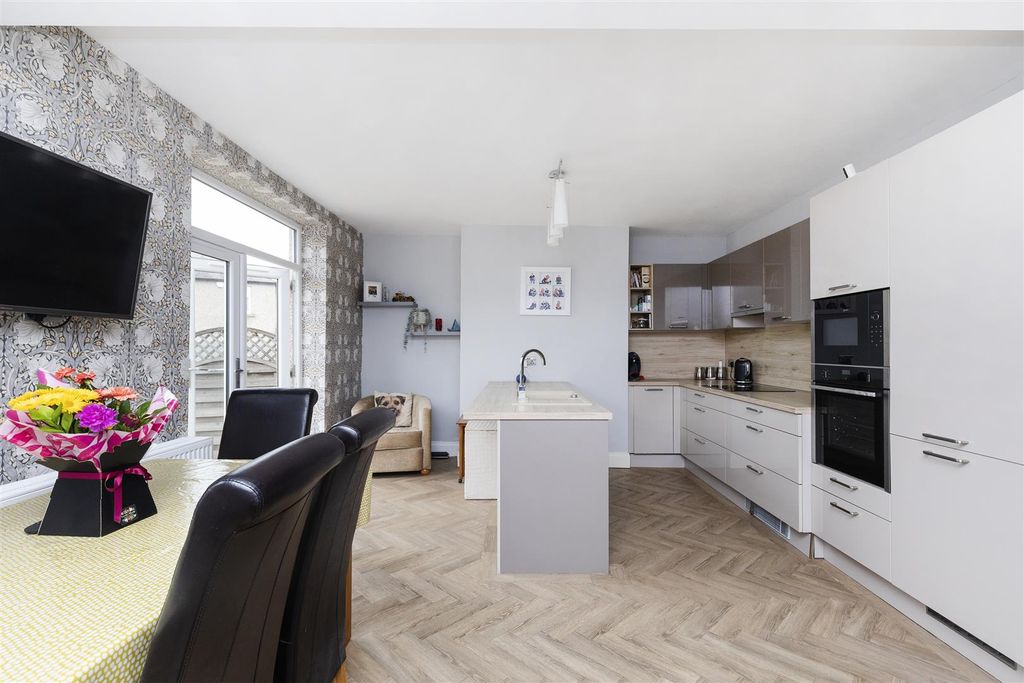 Property photo 3 of 33 Dining Kitchen