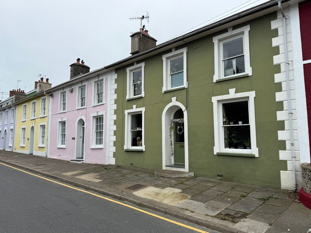 Property photo 2 of 27