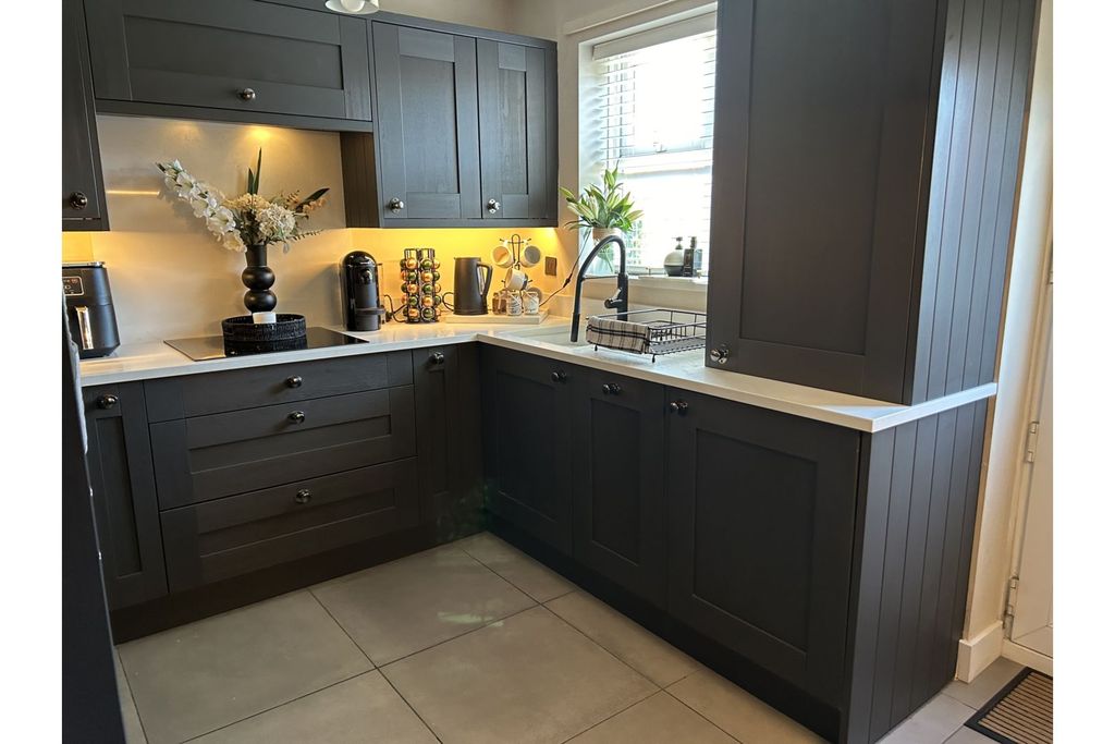Property photo 3 of 14 Kitchen