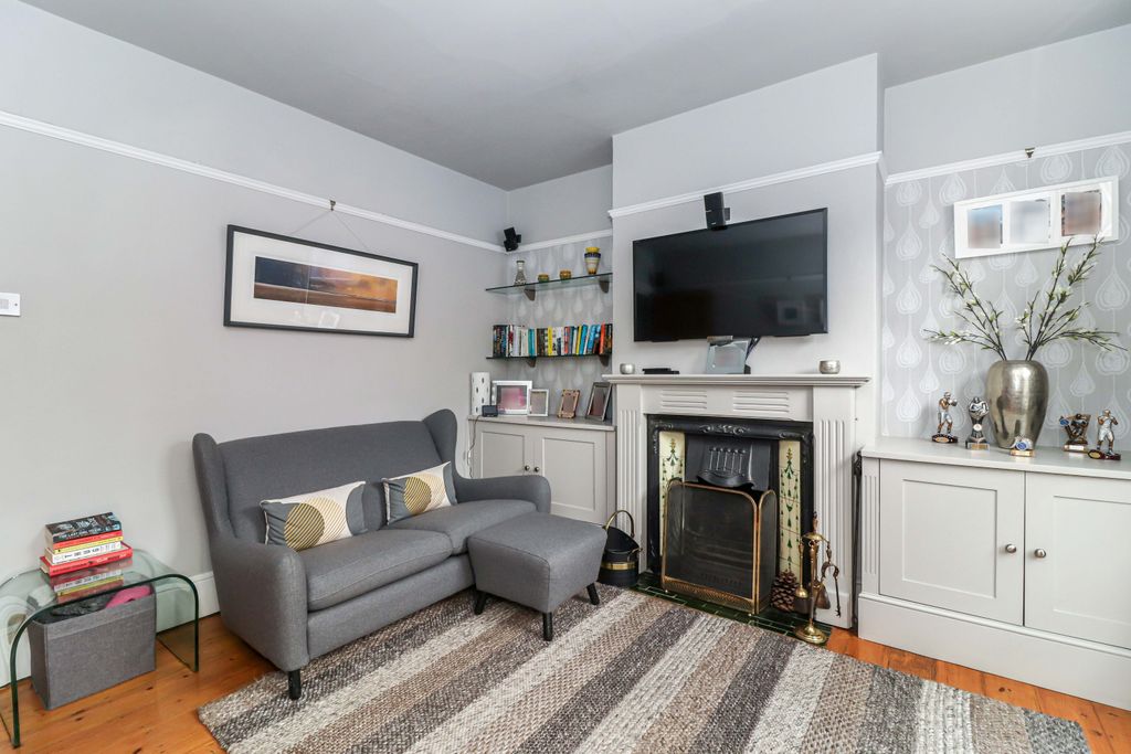 Property photo 3 of 21 Sitting Room