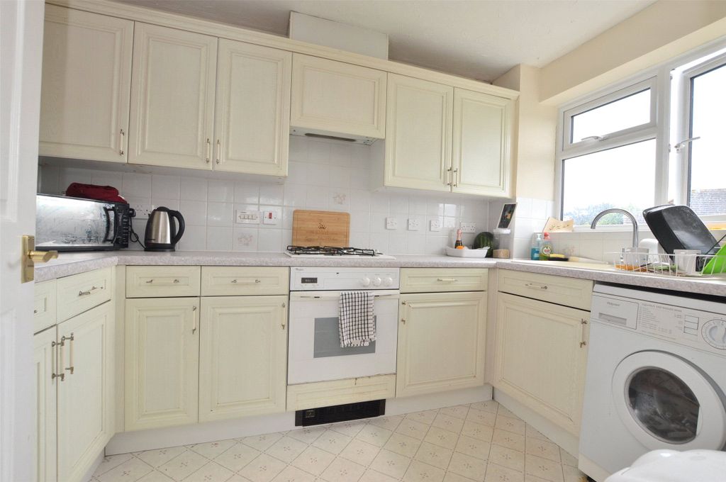 Property photo 2 of 9 Kitchen