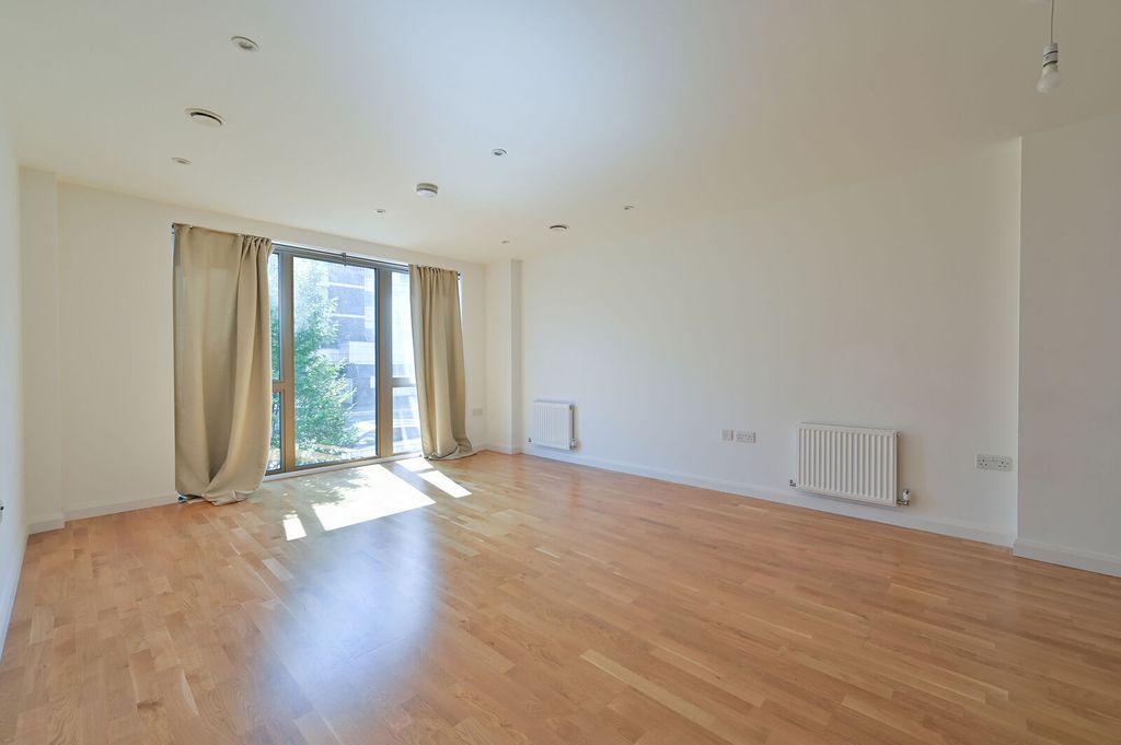 Property photo 3 of 12
