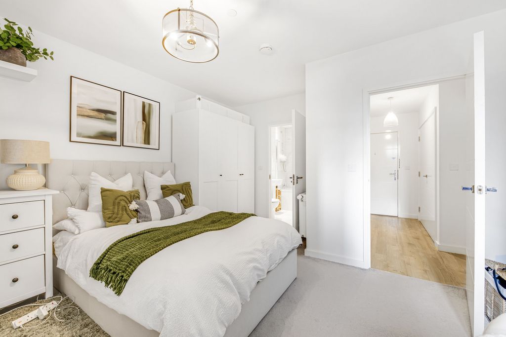 Property photo 2 of 21