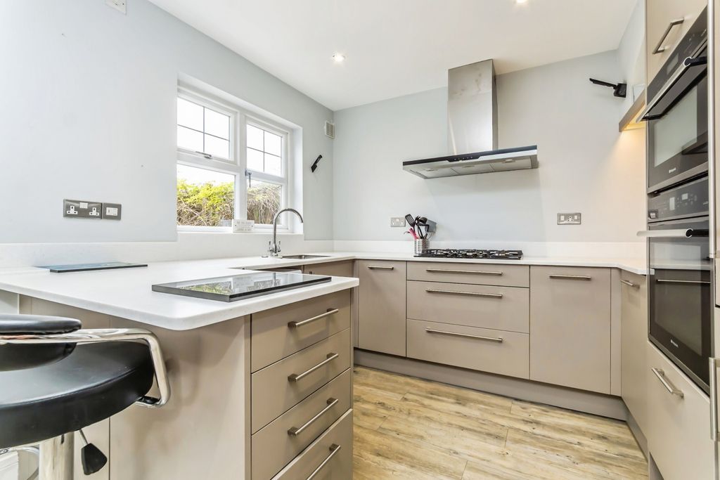 Property photo 2 of 14 Pbox-Img.Jpg