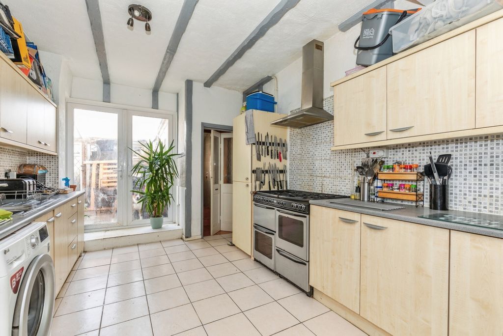 Property photo 3 of 17 Kitchen