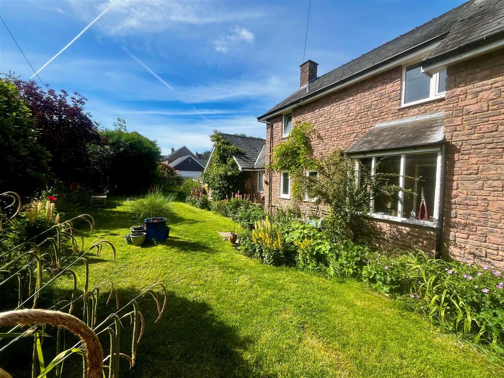 Property photo 2 of 41