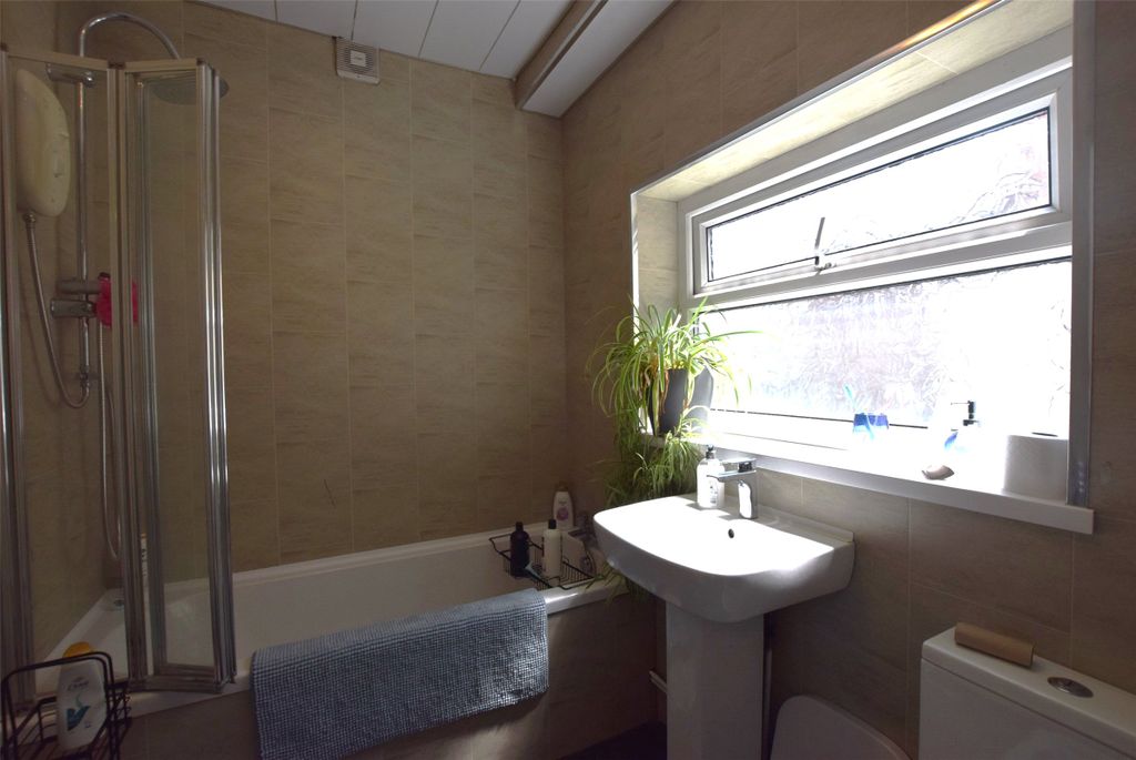 Property photo 3 of 8 Bathroom