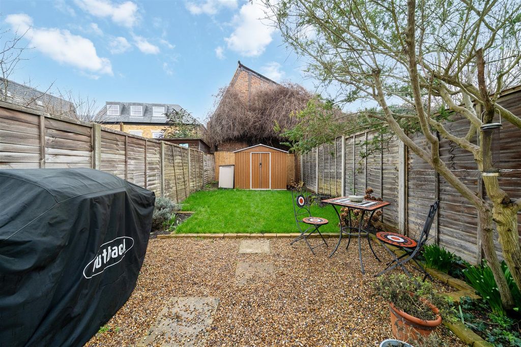 Property photo 3 of 12 Garden