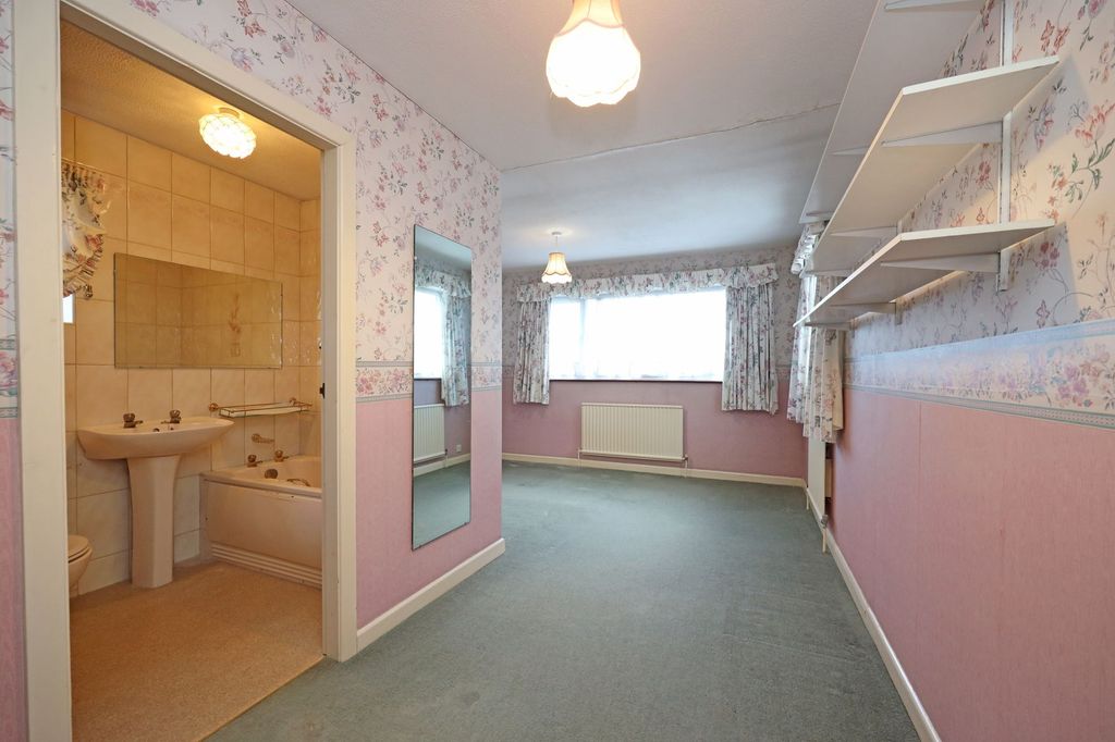 Property photo 3 of 23