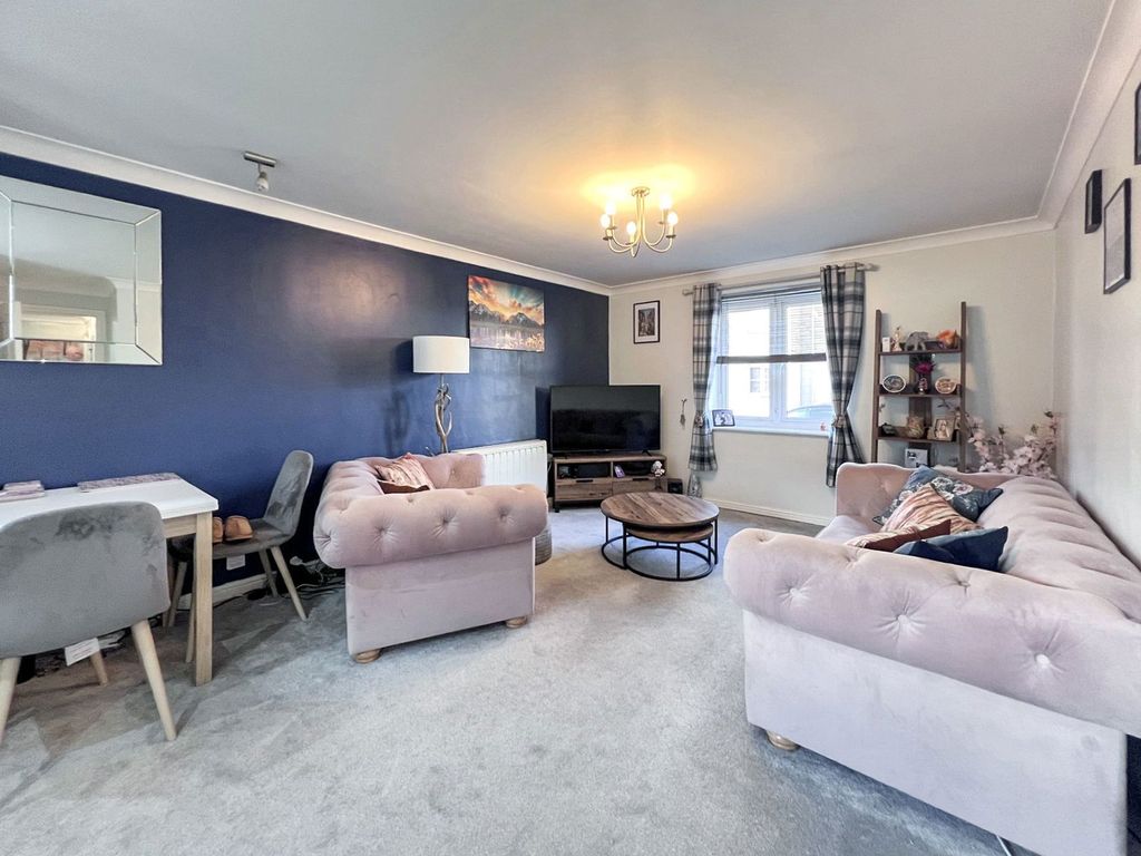 Property photo 2 of 8