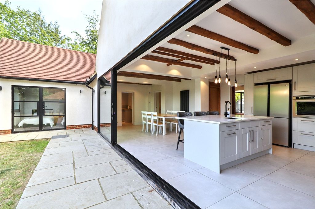 Property photo 2 of 22 Lifestyle