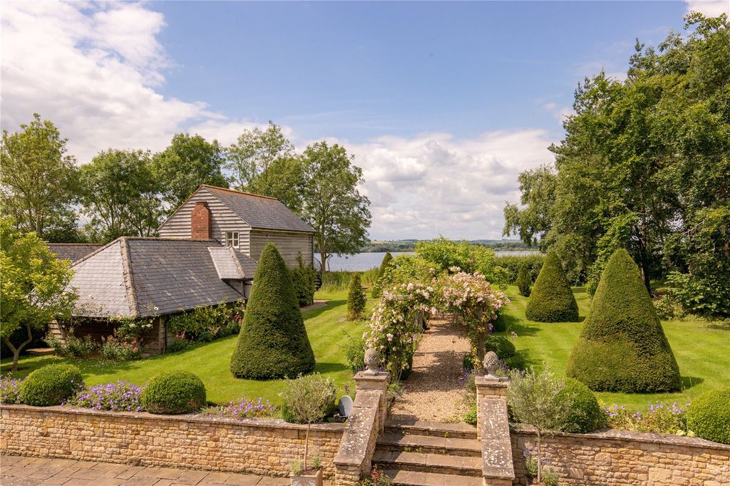 Property photo 3 of 26 Cottage & Water View