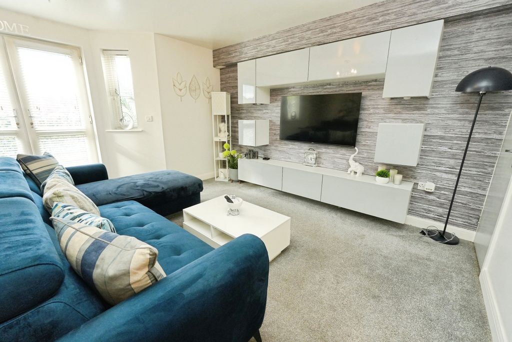 Property photo 2 of 16 Open Plan Accommodation