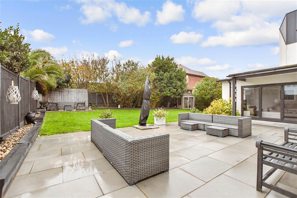 Property photo 3 of 17 Patio / Decking