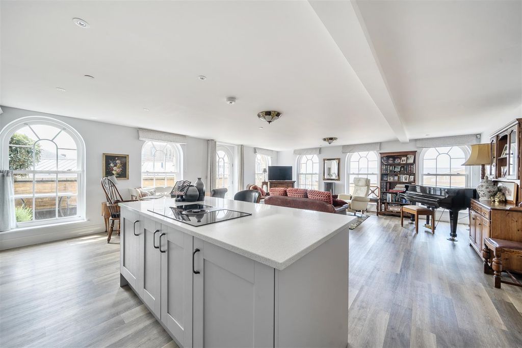 Property photo 3 of 24 Open Plan