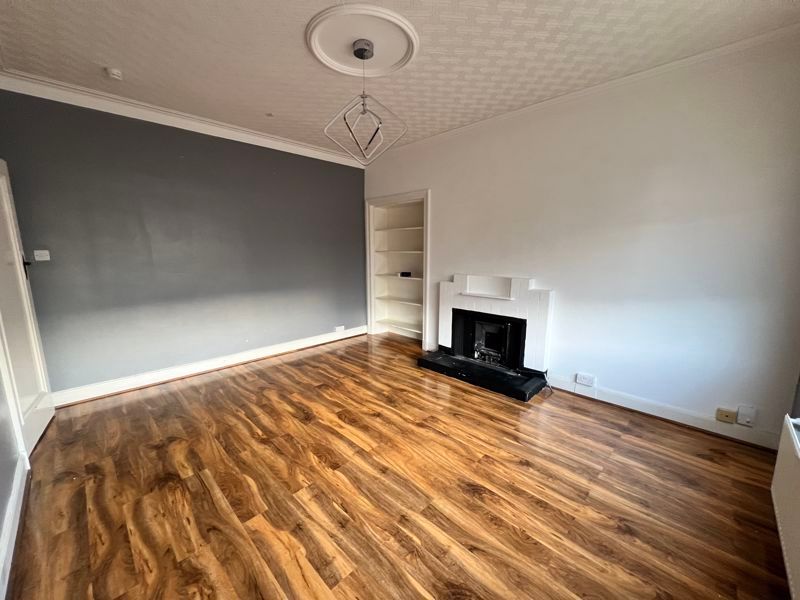 Property photo 3 of 17 Lounge