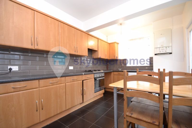 Property photo 1 of 8 Photo 4