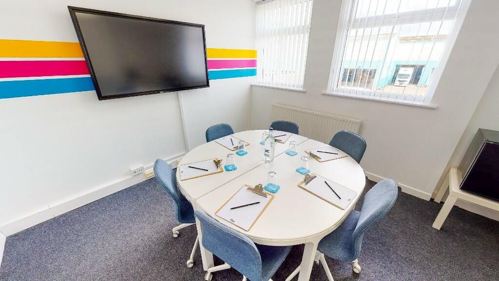 Property photo 3 of 26 Meeting Room