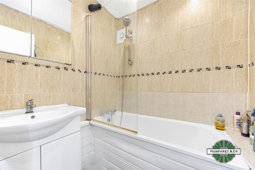 Property photo 1 of 13 Flat 84, Granard House, Bradstock Road -003.Jpg