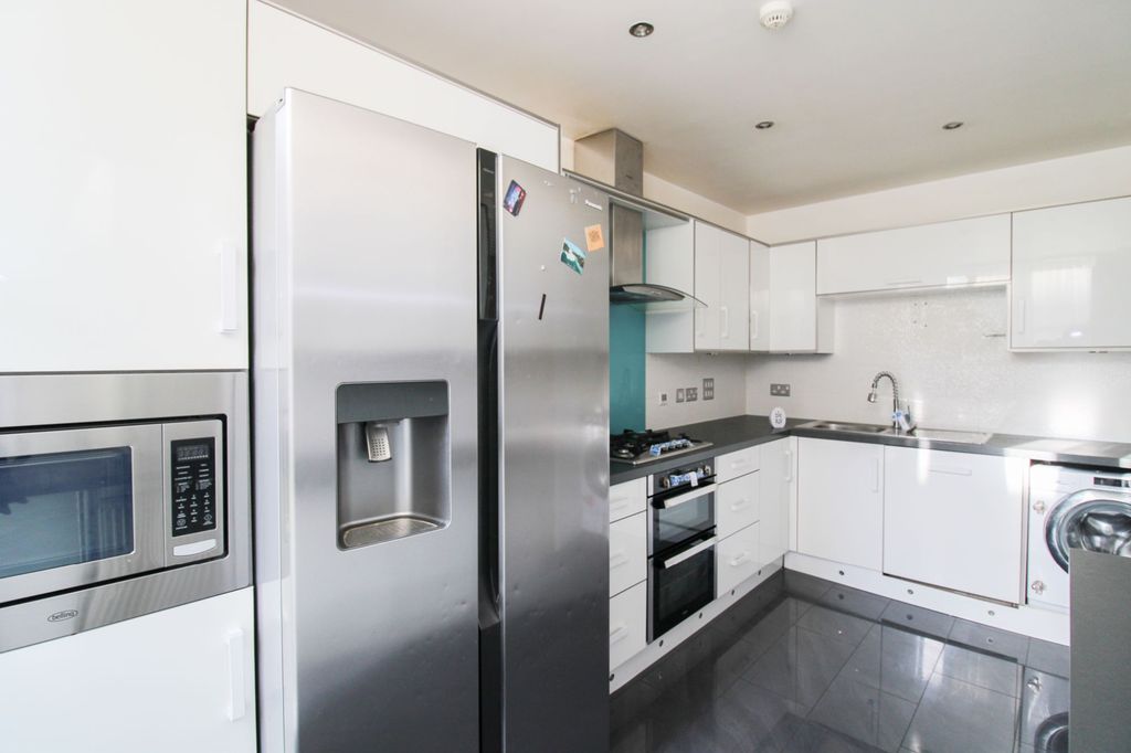 Property photo 2 of 24