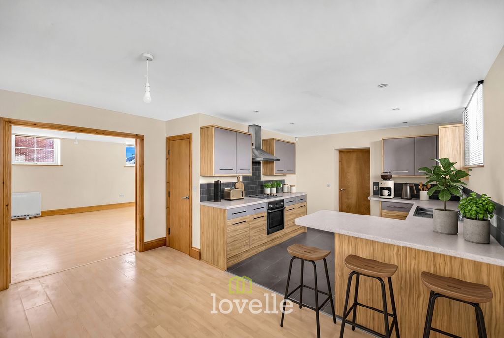 Property photo 2 of 32