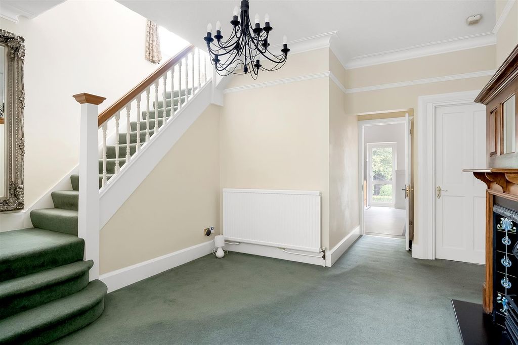 Property photo 2 of 15 Entrance Hall