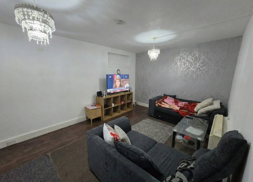 Property photo 1 of 10 Two Bedroom Flat In Blocks- Ideal For Working Families