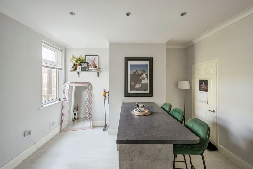 Property photo 3 of 19 15