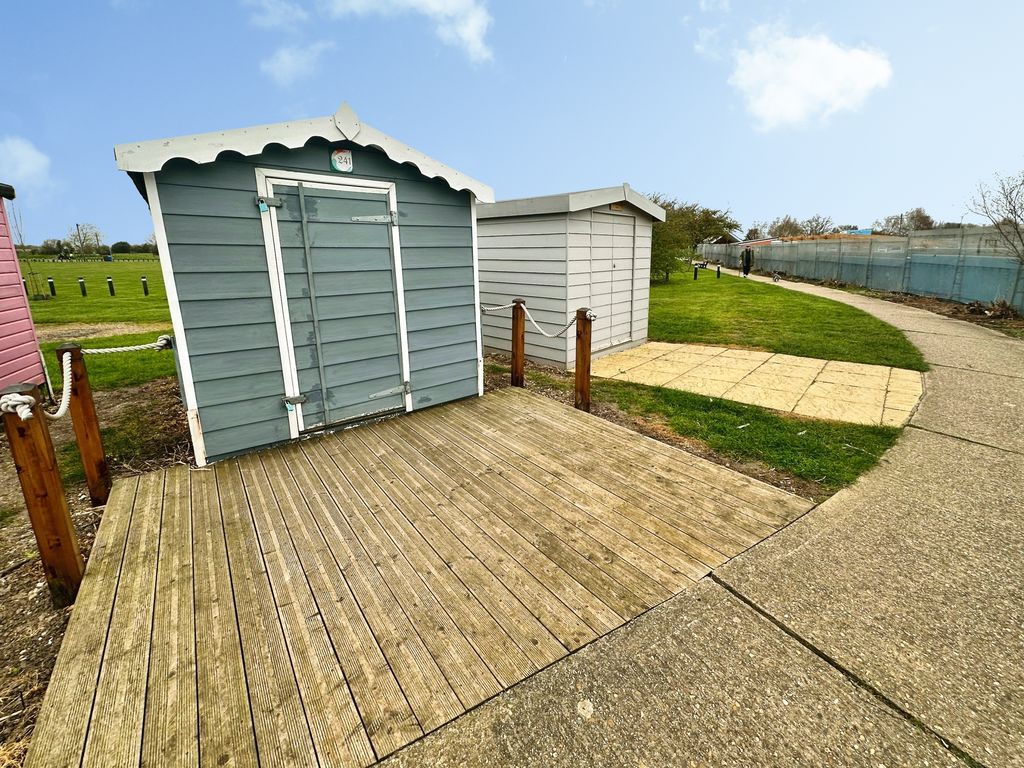 Property photo 1 of 21 Beach Hut