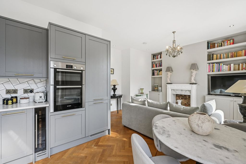 Property photo 1 of 11 Kitchen / Reception