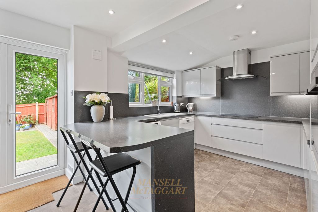 Property photo 3 of 24