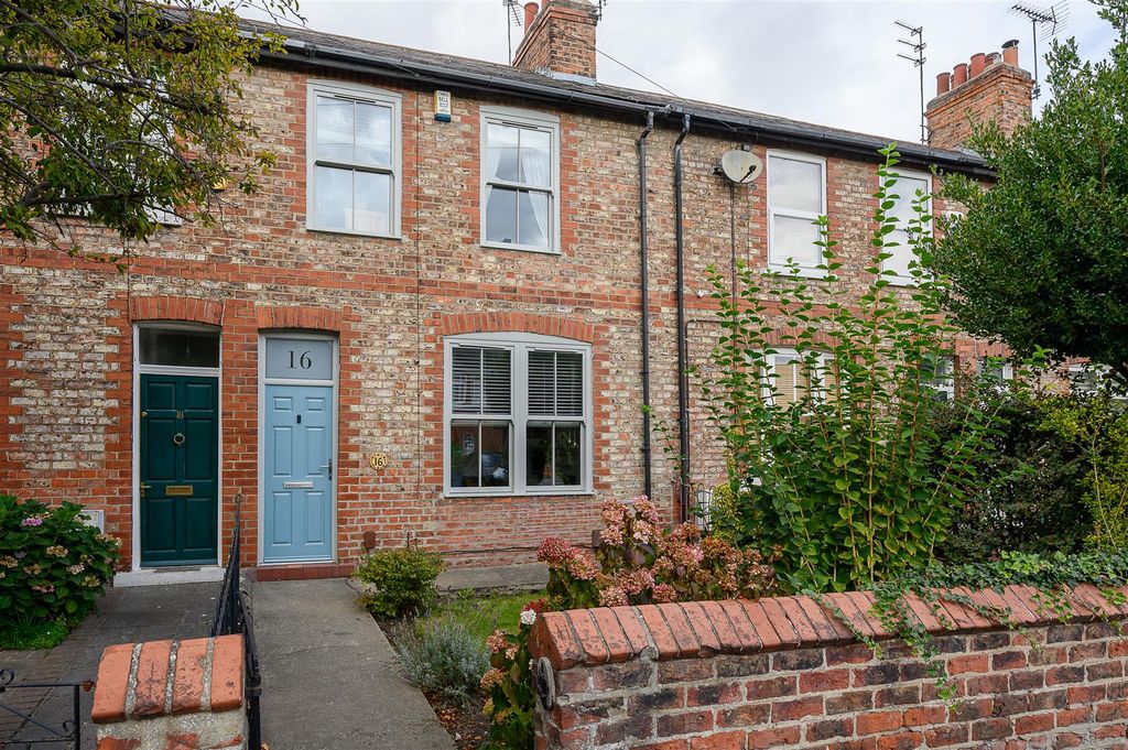 Property photo 1 of 16 External