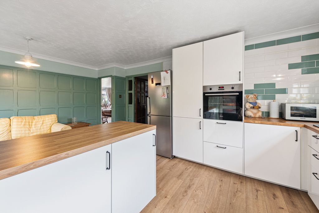 Property photo 2 of 23