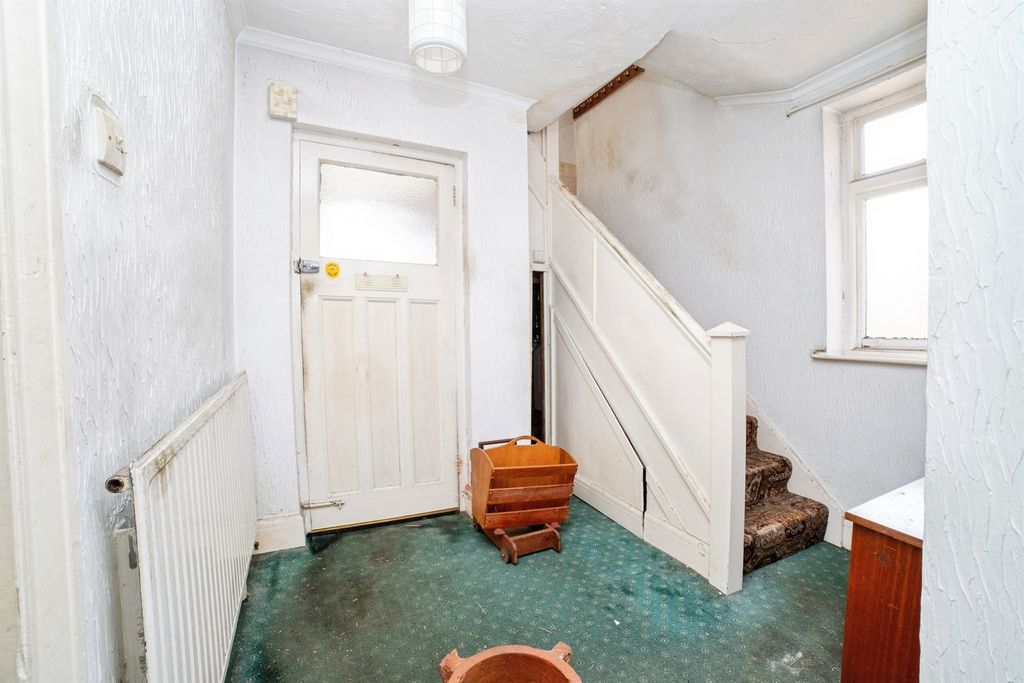 Property photo 2 of 20