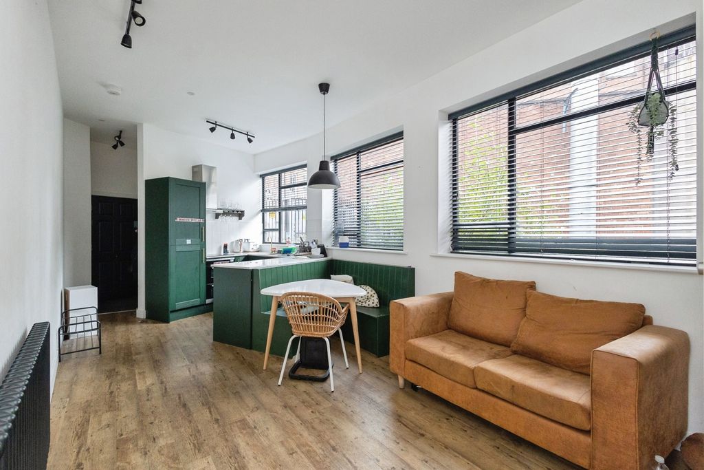 Property photo 2 of 17 Pbox-Img.Jpg