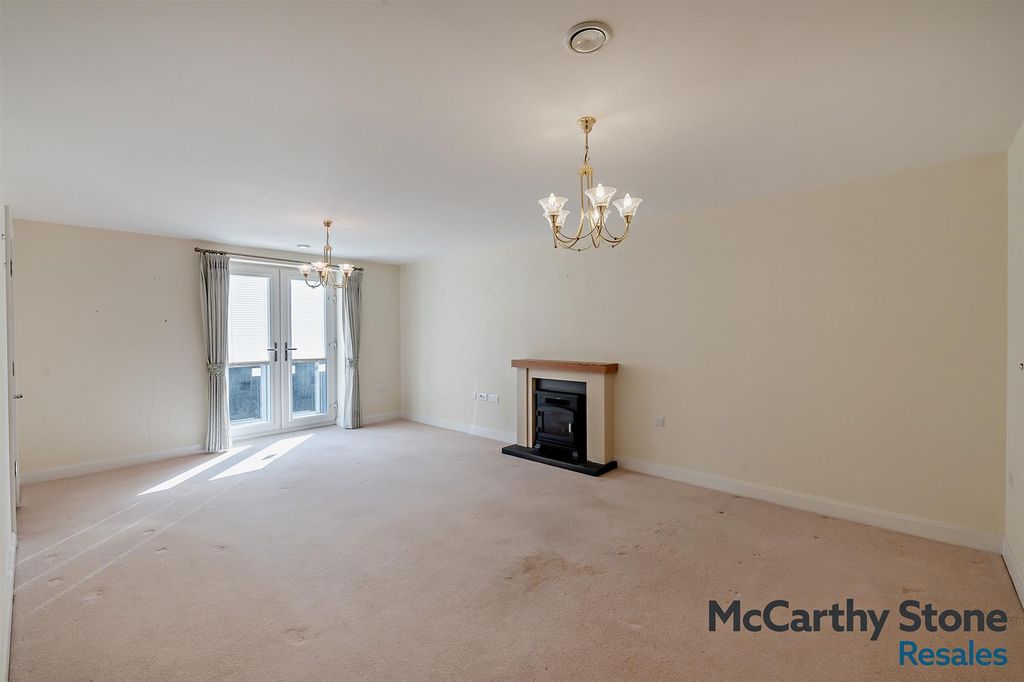 Property photo 3 of 29 8681637-Interior04-800.Jpg