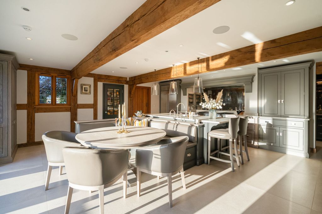 Property photo 2 of 24