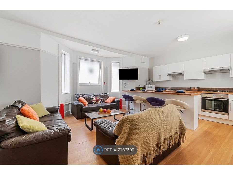 Property photo 1 of 7 Open Plan Lounge / Kitchen