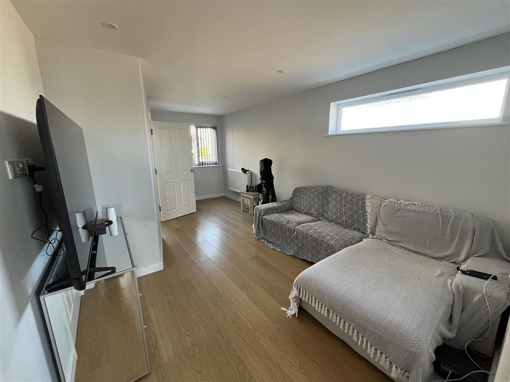 Property photo 3 of 14 20251125_115746684_Ios.Jpg