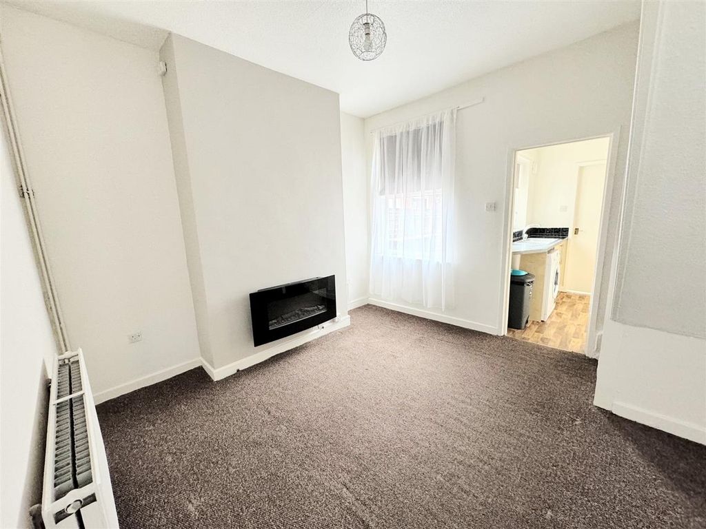 Property photo 3 of 11 Dining Room
