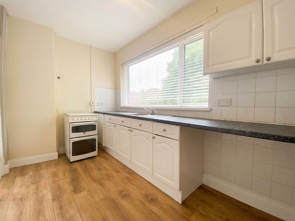 Property photo 3 of 9 Kitchen