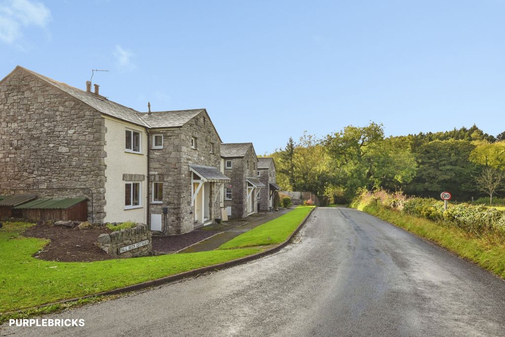 Property photo 3 of 19 Approach